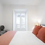 Cozy And Confy First Floor, Ace Location, 2 Bedrooms