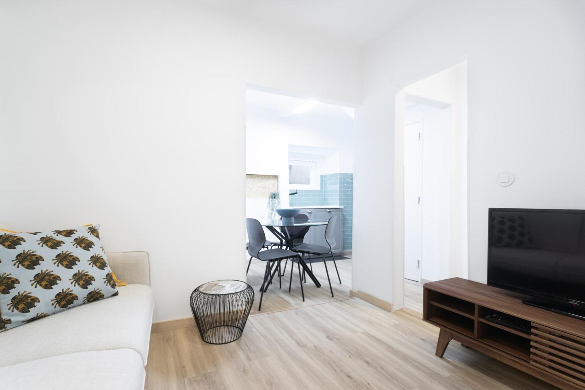 Apartment Cozy And Confy First Floor, Ace Location, 2 Bedrooms *